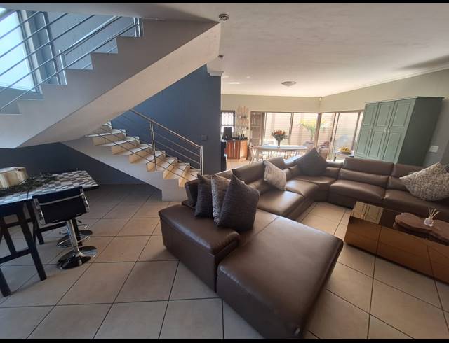4 BEDROOM TOWNHOUSE FOR SALE IN VANDERBIJLPARK SW 5